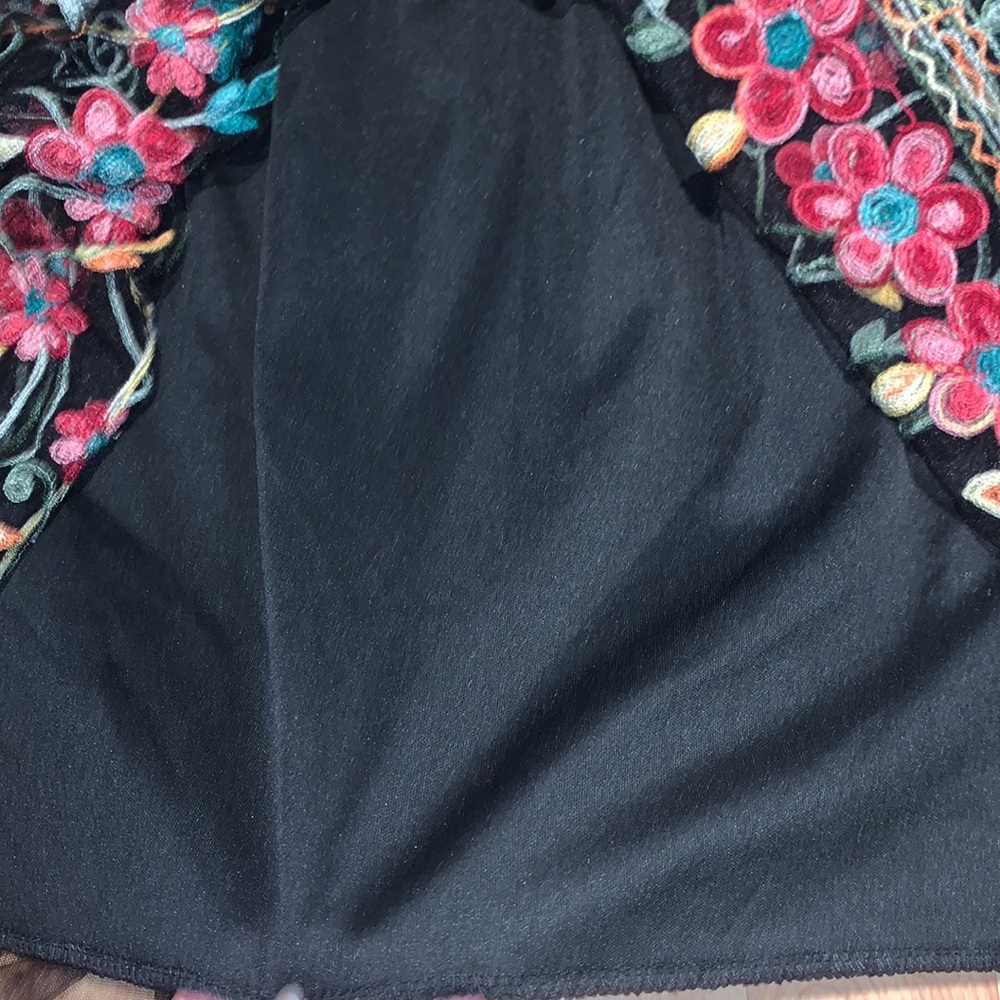 San Francisco | Beautiful Embroidered Floral Skirt - Picture 10 of 15